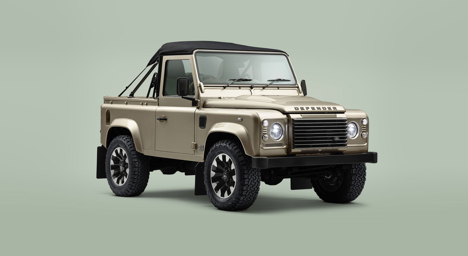Classic Defender V8 Soft Top - front